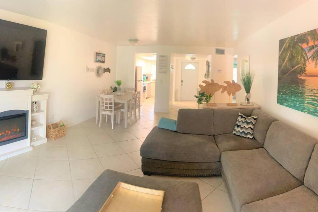 Bright And Beachy 2Bed 1Bath Home - Unit 210 可可比奇 外观 照片